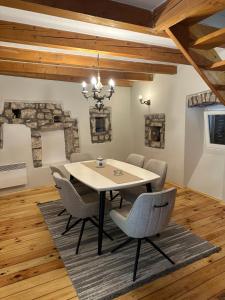 Authentic stone house Radovici