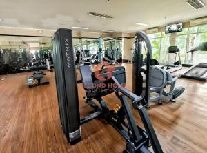 Stylish 2BR MOI Apt with Pool, Gym, Wi-Fi