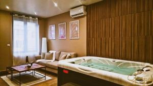 Love Room G-Spa private - 3hvězdičkové hotely ve městě Saint-Quentin