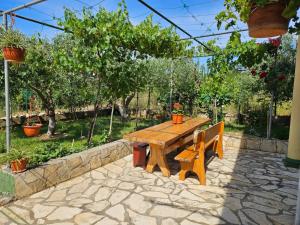 Studio Apartment in Nin with Terrace, Air Conditioning, Wi-Fi (3722-5)