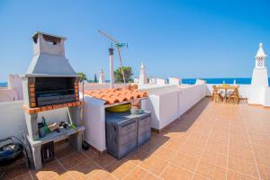 6 Centeanes - Clifftop apartment, sea views and st