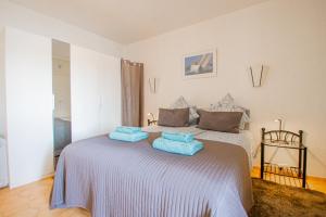 6 Centeanes - Clifftop apartment, sea views and st