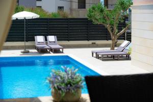 Apartments Villa Pjer - Pool & Private Parking near Beach Žnjan