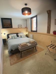 Le séchoir à tabac et sa piscine Les temps des sources