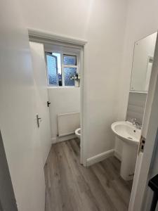 Cosy 3 Bed flat in Shepherds bush Sleeps 8 guest