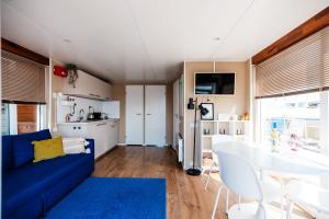 Floating Holiday Home - 15 mins to AMS