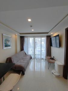 1 bedroom Grand Avenue Residence