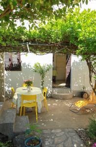 Apartments Oleander and Glicinija