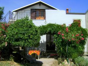 Apartments Oleander and Glicinija