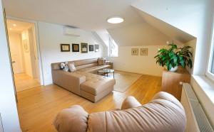 Beachfront duplex with stunning lake view