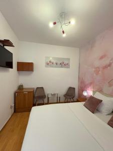 Guest House Štorija, Vis Center, 1 min from Ferry