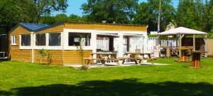 Campings CAMPING LES EMBRUNS 3* : photos des chambres
