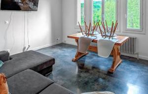 Awesome Home In Bellaffaire With Wifi