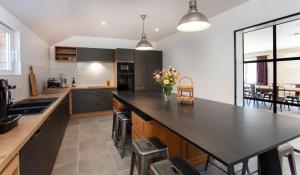 La Porte dArcy - grand jardin et piscine privée