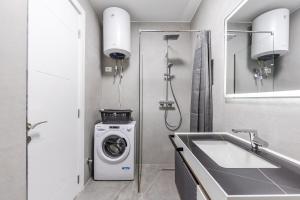 Hill Side Suite 2 by PS