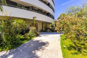 Hill Side Suite 2 by PS