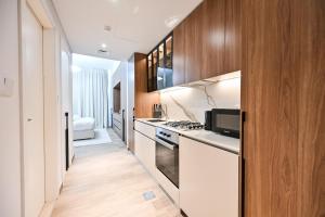 Golden Stays - Brand New JVC Studio I Modern & Fully Furnished