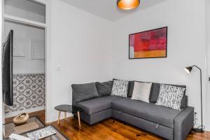 Downtown Castle and River View Apartment