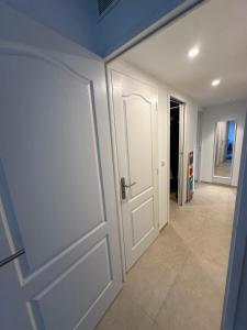 Appartements Apartment Loubet- 2 Bedroom flat with views : photos des chambres