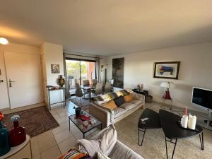 Appartements Apartment Loubet- 2 Bedroom flat with views : photos des chambres