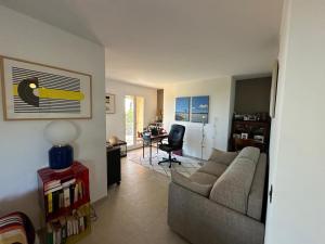 Appartements Apartment Loubet- 2 Bedroom flat with views : photos des chambres