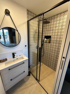 Appartements Apartment Loubet- 2 Bedroom flat with views : photos des chambres