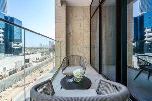 Heaven Crest Vacation Homes - One Bedroom City View Balcony in Azizi Riviera