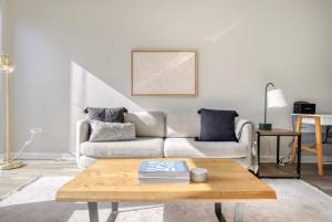 Blueground Chicago Loop pool nr Chicago River CHI-1076