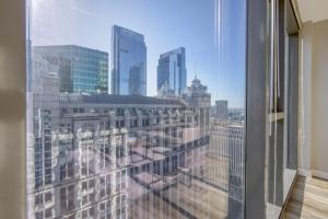 Blueground Chicago Loop pool nr Chicago River CHI-1076