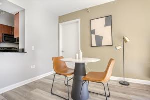 Blueground Chicago Loop pool nr Chicago River CHI-1076