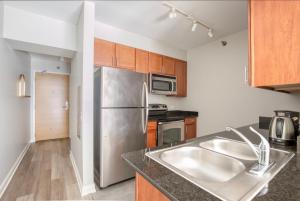 Blueground Chicago Loop pool nr Chicago River CHI-1076