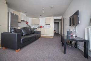 1 BedRoom Ensuite Apartment 100 Apartment Leicester Min 2 weeks