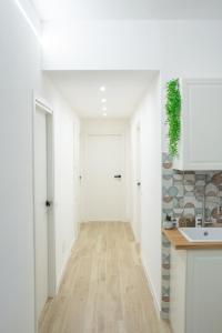 RainbHome Colourful Roman Suites