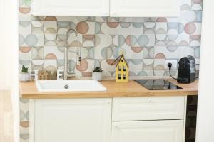 RainbHome Colourful Roman Suites