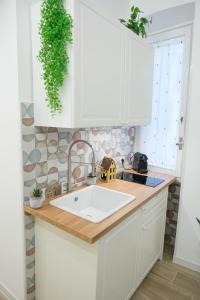 RainbHome Colourful Roman Suites