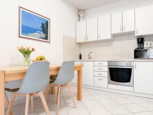 Beach Resort Apartments Bucina