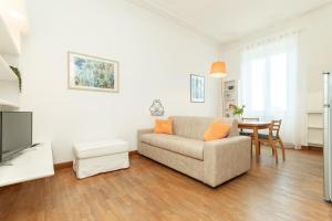 Amalia Stay, sea front and 50 meters from the Station