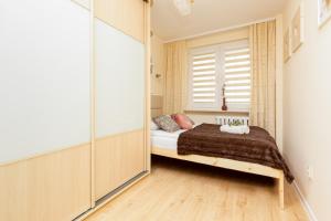 Spacious Apartment close to PGE Stadium in Warsaw by Noclegi Renters
