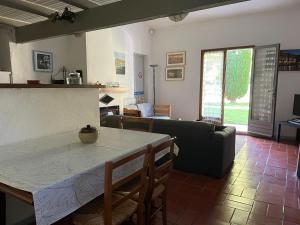 Mas Grimaud - Gîte- Studio et chambres dhôtes familiales