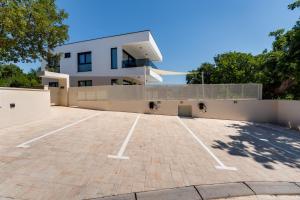 Villa Mirakul, new modern villa with swimming pool, close to the beach, children playroom, quiet area- by TRAVELER tourist agency Krk - ID 2680