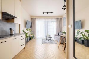 Bright Studio in Katowice with Air Conditioning & Parking by Noclegi Renters