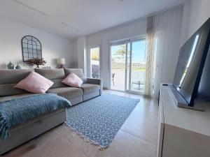 Luz de Conil is a modern villa next to Playa Fontanilla