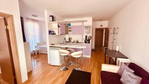 SUNNY DAY 6, Apartment 35