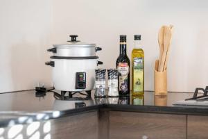 Spacious Villa, Pool, BBQ, 15 mins walk to beach