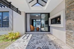 Spacious Villa, Pool, BBQ, 15 mins walk to beach