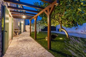 Villa Katja near Pula with whirlpool only 3 km from the beach