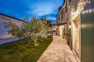 Villa Katja near Pula with whirlpool only 3 km from the beach