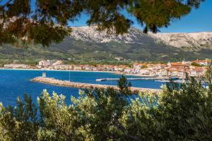 Apartment Igor with Terrace and Sea View
