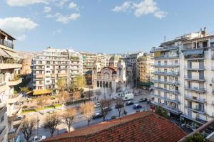 Central 2BR Gem with Fun Decor & Scenic Views