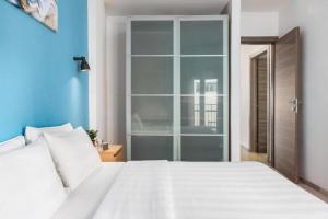 Central 2BR Gem with Fun Decor & Scenic Views